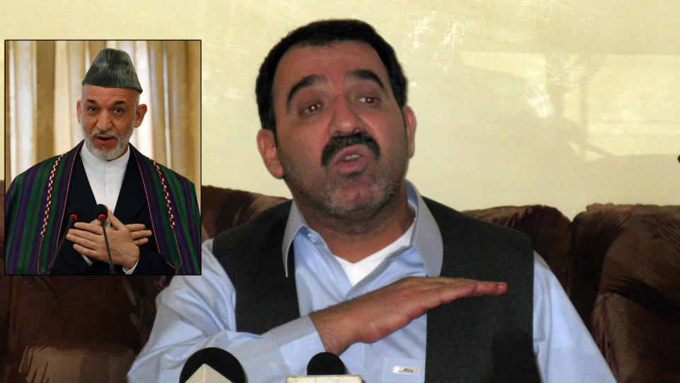 L�NNET AV C.I.A. Ahmed Wali Karzai under en pressekonferanse i fjor der han benektet befatning med den omfattende narkohandelen i S�r-Afghanistan, der han har sin base. N� kan New York Times avsl�re at president Karzais (t.v. innfelt) bror skal ha v�rt p� C.I.A.s l�nningsliste de siste �tte �rene. Foto: Scanpix / EPA