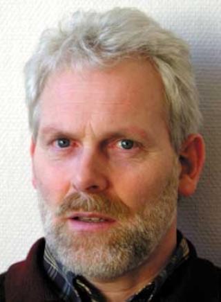 SKRIVER SVARBREVENE FOR AKT�RENE: Svein S�gnen bekrefter at det er slik han vanligvis jobber, men ser ikke noe galt i det. Foto: Norsk Skogeierforbund.