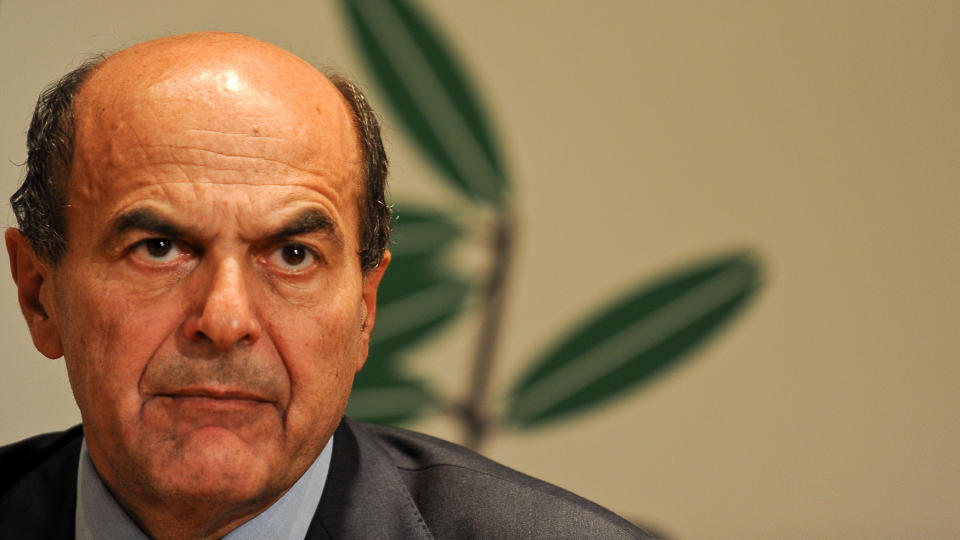 NYE KREFTER: Nyvalgt partisekret�r i det demokratiske partiet i Italia, Pierluigi Bersani, har f�tt en av de vanskeligste oppgavene i Italia: � lede opposisjonen i kampen mot Berlusconi.  Foto: AFP
