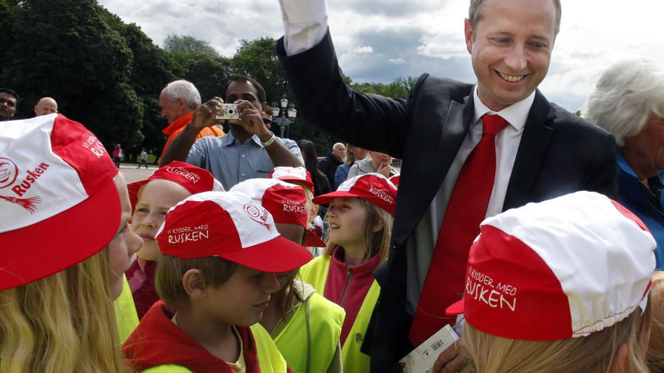 INVITERER: Tidligere kunnskapsminister B�rd Vegar Solhjell (SV) inviterer organisasjoner til lobby-kurs med partiets stortingsgruppe. M�let er � gi de som vanligvis ikke blir h�rt kunnskap om hvordan de b�r g� fram for � p�virke. FOTO: HANS ARNE VEDLOG