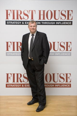 R�DGIVER:  Bjarne H�kon Hanssen skal etter planen begynne � jobbe i First House i midten av januar, men f�r trolig karantenetid etter stillingen som statsr�d. FOTO: FIRST HOUSE