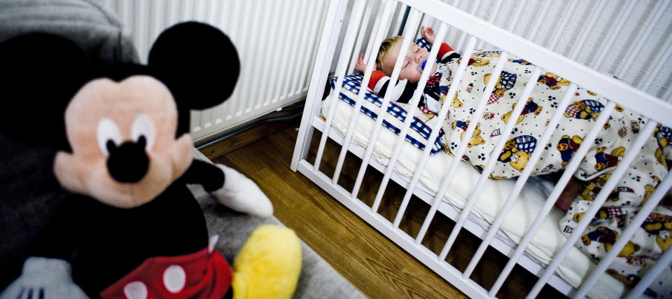 KAN BLI HJEMME: Foreldre med barn i risikogruppa som ikke t�ler vaksinen, kan n� f� omsorgspenger hvis de �nsker � v�re hjemme med barna. 
Illustrasjonsfoto: Thomas Rasmus Skaug/Dagbladet