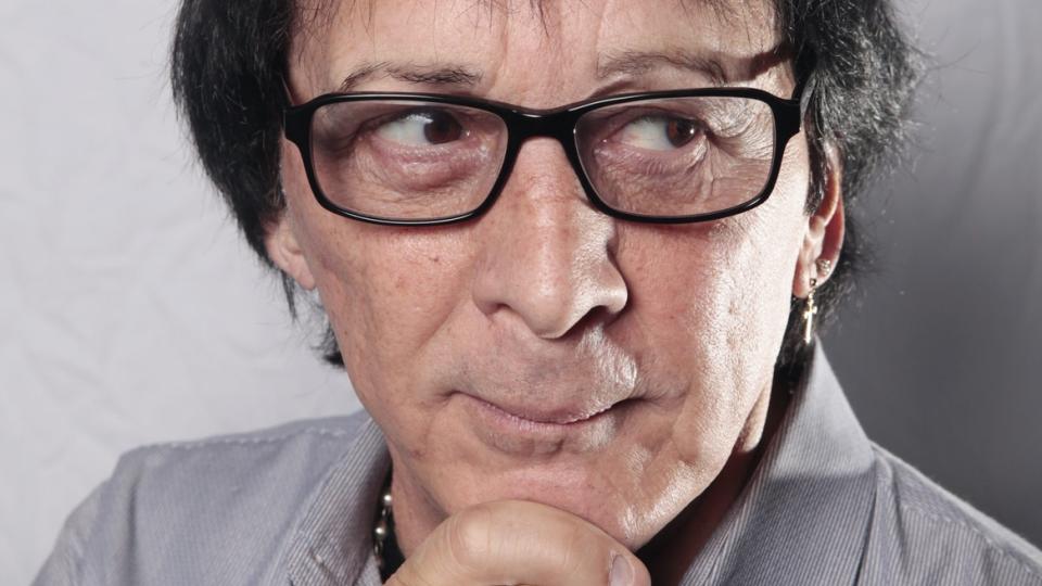 OGS� MANNFOLK F�R BRYSTKREFT: Det er Kiss-trommeslager Peter Criss' budskap. Han m�tte selv fjerne en brystvorte i fjor. Foto: SCANPIX