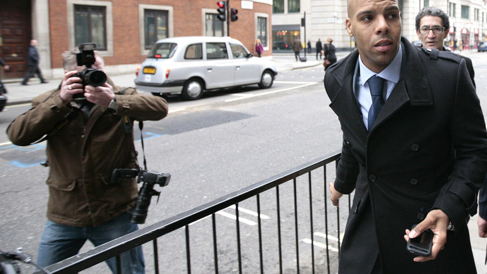 I RETTEN: Her er Marlon King p� vei inn i retten i februar i �r. Da var han l�nt ut til Middlesbrough. I dag ble han d�mt for seksuell trakassering og vold mot en 20 �r gammel kvinne. Foto: Shaun Curry, AFP/Scanpix