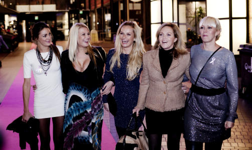MAMMA MIA!: Jenny Skavlan, en gravid Vibeke Klemetsen, Synn�ve Skarb�, Guri Schanke og Marian Aas Hansen er Rosa Sl�yfe-ambassad�rer. - Jeg har flere gode bekjente som er rammet av kreft, sier Jenny Skavlan. FOTO: SVEINUNG U. YSTAD, Dagbladet