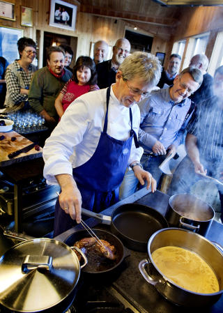 PERFEKT BIFF: p� Matkurs med Arne Brimi p� Vianvang. Vi l�rer � lage indrefilet og entrecote. Foto: Mette M�ller / Dagbladet