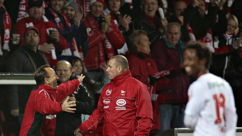 SER FRAMOVER:  Fredrikstad-trener Tom Nordlie mener den autorit�re lederstilen var n�dvendig i den situasjonen FFK befant seg i f�r nedrykket, og avviser at han har vurdert � trekke seg.  Foto:  ARNT E. FOLVIK / Dagbladet