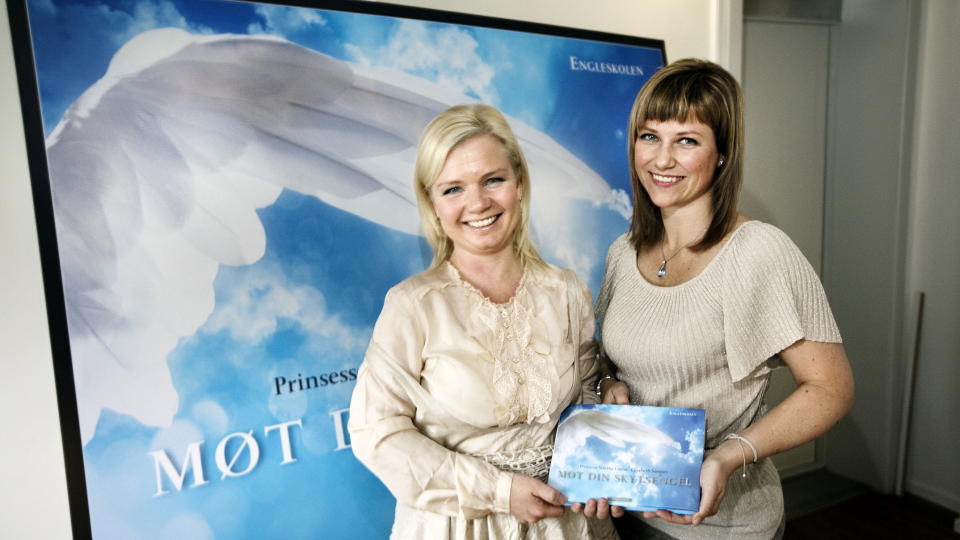 STOR SUKSESS: Denne uka har prinsesse M�rtha Louise og Elisabeth Samn�y lansert englebok i alle medier. Neste �r er det svenskenes tur til � l�re om skytsengler og auraer. Foto: Henning Lilleg�rd / Dagbladet