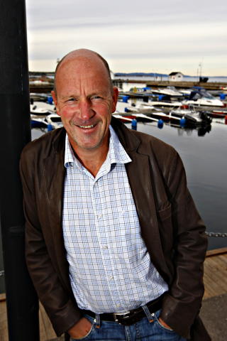 BRA FOR NORSK FOTBALL: Toppfotballsjef Nils Johan Semb er glad for at Erik Hamr�n blir i Norge ett �r til. Foto: Arnt E. Folvik, Dagbladet