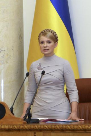 STENGER OG FORBYR: Ukrainas statsminmister, Yulia Tymoshenko har besluttet � stenge alle skoler i tre uker og forby masseansamlinger av mennesker. Foto: REUTERS/Alexander Prokopenko/Pool