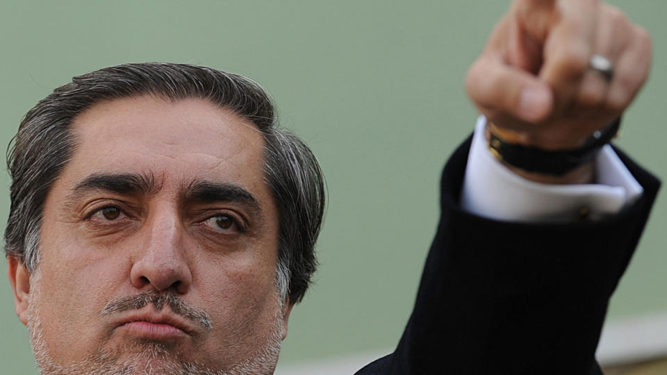 TREKKER SEG: Abdullah Abdullah trekker seg fra andre og avgj�rende omgang i presidentvalget i Kabul. Abdullah kunngjorde s�ndag at han ikke vil stille opp, fordi hans krav om endringer i regjeringen og den sentrale valgkommisjonen ikke er blitt oppfylt, men han ville ikke oppfordre sine tilhengere til valgboikott. Sittende president Hamid Karzai sier valget vil bli holdt som planlagt. Foto: AFP