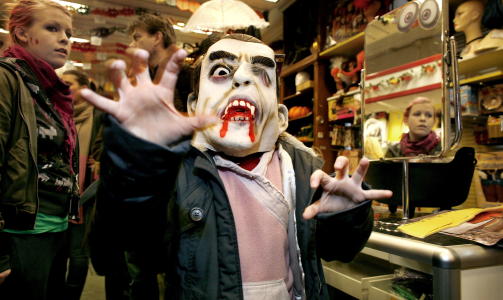 GRUFULLT: Varesalget f�r Halloween p� Standard leket�ysforetning i Oslo. FOTO: HENNING LILLEG�RD/DAGBLADET.