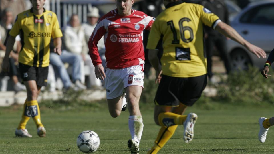 TIL TIPPELIGAEN? Kongsvingers �rjan Berg Hansen (i midten) er en av de som kan h�pe p� direkte opprykk i dag. Men KIL trenger i s� fall hjelp i tillegg til at de m� sl� Mj�ndalen selv. Foto: Jarl Fr. Erichsen, Scanpix