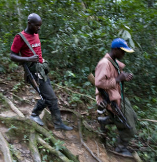 MILITS: To FDLR-soldater i jungelen i �st-Kongo. Gruppa beskyldes for omfattende seksuelle overgrep. Foto: REUTERS/Finbarr O'Reilly/Scanpix