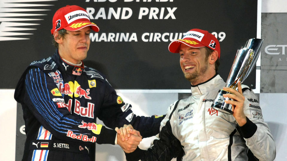 SEIERHERRER: Sebastian Vettel (t.v.) tok sesongens fjerde l�psseier i Abu Dhabi, mens verdensmester Jenson Button avsluttet jubelsesongen p� tredjeplass.Foto: SCANPIX / AFP PHOTO / MARWAN NAAMANI