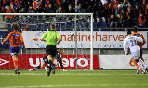KEITA-FREKKIS: Muhamed Keita fant �pningen i AaFK-m�let da han sendte gjestene fra Drammen i ledelsen i �lesund.Foto: Svein Ove Ekornesv�g / Scanpix