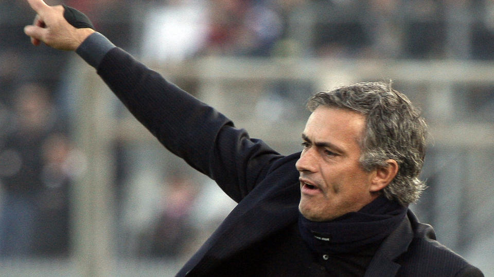 FORN�YD TYPE: Inter-manager Jose Mourinho s� laget sitt ta sin femte strake seier i italiensk toppserie.Foto: SCANPIX/AFP/ FABIO MUZZI