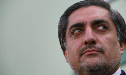 UTFORDRET KARZAI: Abdullah Abdullah trekker seg fra presidentvalget etter at hans krav til gjennomf�ringen av valgomgang nummer to ikke ble godkjent. Foto: AP /Musadeq Sadeq