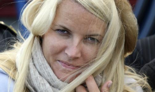 SKJERF, IKKE REGNT�Y: En kald Mette-Marit, som s� mange andre nordmenn denne h�sten.
Illustrasjonsfoto: Lise �serud / SCANPIX