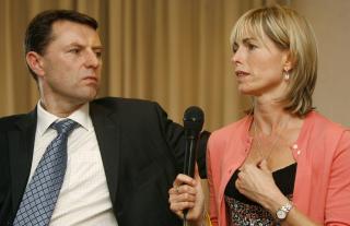 FORELDRE: Gerry og Kate McCann opplevde � f� barnet sitt kidnappet p� ferie i Portugal. Foto: REUTERS/Nacho Doce/Scanpix