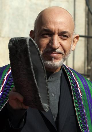 OMSTRIDT: Det omstridte presidentvalget i Afghanistan, der Hamid Karzai vant og det ble p�vist juks, har svekket legitimiteten til regimet i landet. REUTERS/Ahmad Masood