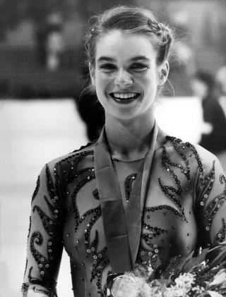 SENDT P� IDRETTSSKOLE DA HUN VAR 8 �R: Katarina Witt ble DDRs st�rste stjerne. Hun ble overv�ket og beskrev siden treningen som hjertel�st slaveri. Treneren hennes hadde flere sammenbrudd og kalte henne en feit gris, men Witt takket henne for hardkj�ret, if�lge Patrick Kleins artikkel i den nye DDR-boka.  Foto: SCANPIX