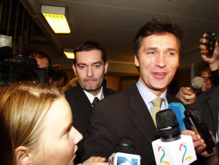 F�RSTE SJEFEN: Jan-Erik Larsen, Jens Stoltenbergs nylig avg�tte r�dgiver var ogs� Stoltenbergs pressesekret�r under Stoltenberg I-regjeringen. statsministerperioden i 2001. Foto: Cornelius Poppe / SCANPIX