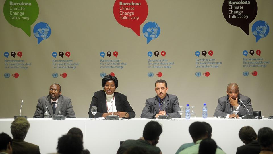 FORLOT SALEN: Medlemmer av den afrikanske forhandlingsgruppen forlot klimam�tet i protest. Fra venstre: Pa Ousman Jarju fra Gambia, Grace Adhiambo fra Kenya, Kamel Djemouai fra Algerie og Bruno Sekoli fra Lesotho. Foto: SCANPIX