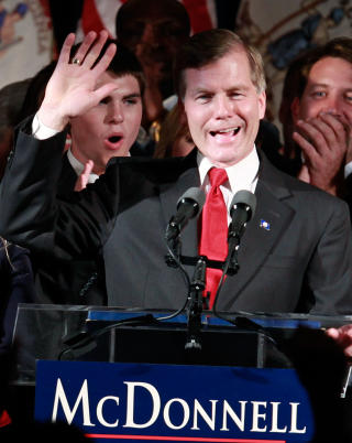 REPUBLIKANSK SEIERHERRE 2:  Bob McDonnell jubler etter at valgseieren i Virginia er klar. Foto: Mark Wilson/Getty Images/AFP/Scanpix