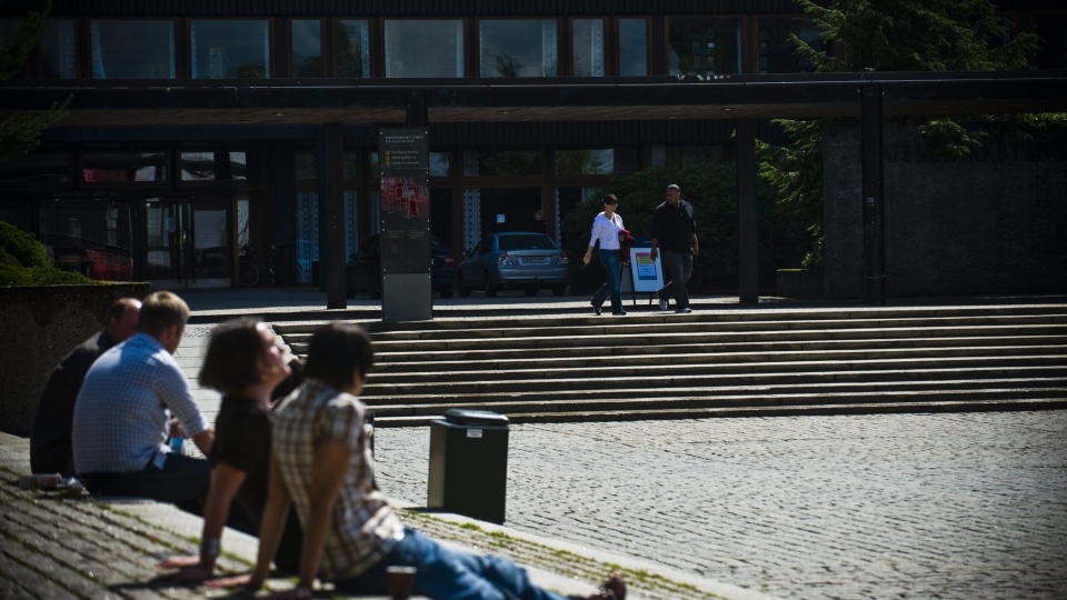 FLEST KVINNER SYKE: Her hersker det fred og fordragelighet p� Blindern, men volumet og fordelingen av sykefrav�ret p� universitetet karakteriseres som oppsiktsvekkende. Foto: H�kon Eikesdal/Dagbladet