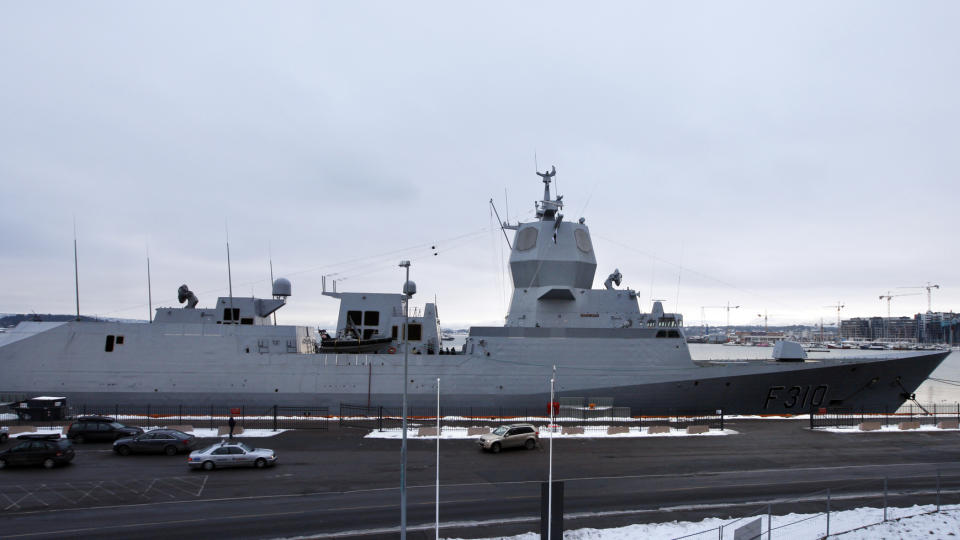 I HARDT V�R: Marinefart�yet KNM Fridjof Nansen ved kai ved Akershus festning i Oslo.
Foto:  Lise �serud / SCANPIX