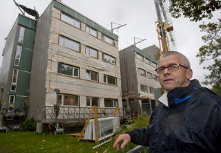 �KONOMISK: Tinnbo borettslag i Kristiansand bygger om for � spare energi. Det tjener de p�, if�lge leder for Tinnhei borettslag, Jon Sverre Berg. Foto: Tor Erik Schr�der / Dagbladet