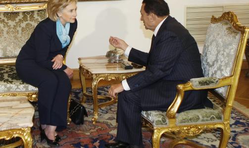 M�TE: Hillary Clinton m�tte den egyptiske presidenten, Hosni Mubarak i Kairo i dag. FOTO: SCANPIX