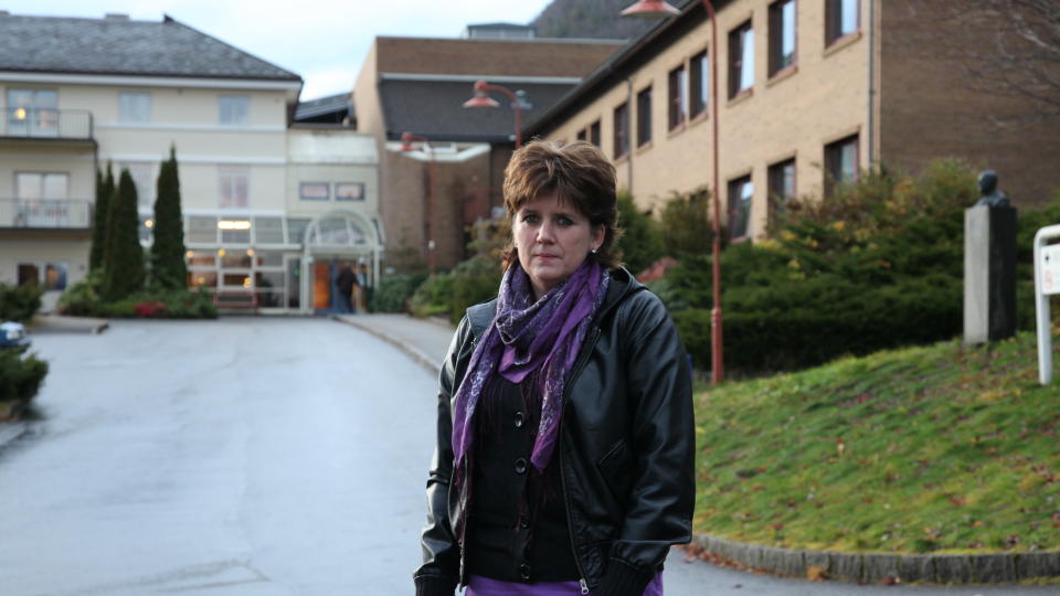 NEKTES ERSTATNING: Liv Oddhild Lyng (47) mener gastroskopiunders�kelsen p� Nordfjord sjukehus �dela helsa. Foto: Stig H�ynes