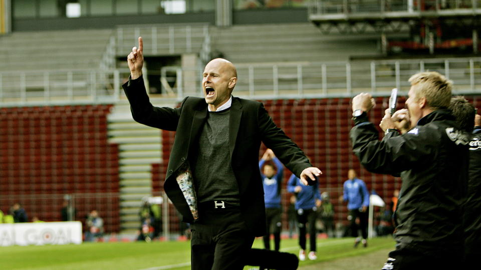 SITTER P� OPPSIGELSE TIL SOMMEREN 2011: Lederen for FCK-supporterne frykter at St�le Solbakken ubevisst kommer til � fokusere p� sin nye jobb som landslagssjef mens han fortsatt er i FCK.  Foto: Kristian Ridder-Nielsen / Dagbladet