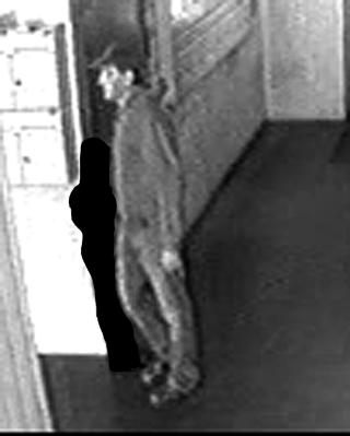 OVERV�KNINGSBILDER: Dette er et av de frigitte overv�kningsbildene av Lommemannen.
Foto: Politiet / SCANPIX