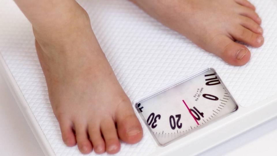 MYNDIGHETEN VIL VEIE: Innen neste h�st sender Helsedirektoratet ut nye retningslinjer for veiing og m�ling av norske barn. Foto: SCANPIX