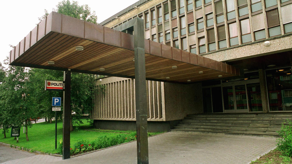 PRESSEKONFERANSE: P� en pressekonferanse p�  Troms� politistasjon fortalte politiet at den siktede 29-�ringen skal ha beg�tt sedelighetsforbrytelse under pr�vel�slatelse.
Foto Rune S. Bertinussen / SCANPIX