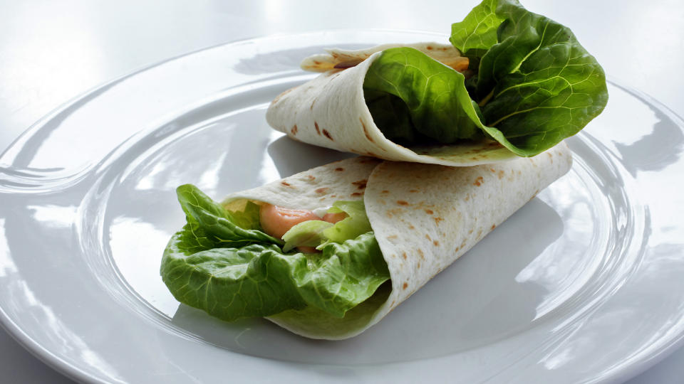 WRAPS: Rakfiskwrapsen er fylt med mild rakfiskmousse, r�mme og purre. Foto: Ole C. H. Thomassen