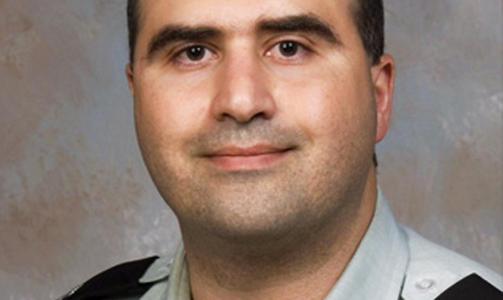 PUSTER P� EGENH�ND: Etterforskerne h�per snart � kunne avh�re Nidal Hasan Malik. Foto: REUTERS/Uniformed Services University of the Health Sciences/Scanpix