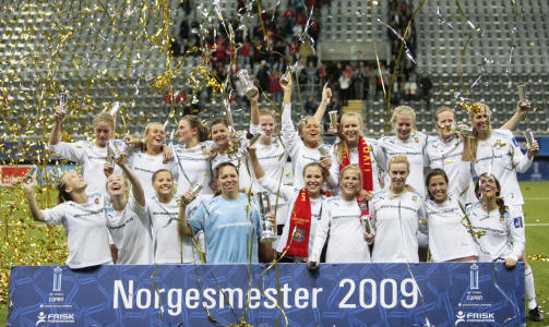 SUVERENE: R�a-jentene vant The Double igjen, slik de har gjort hele tre ganger. 
Foto: Stian Lysberg Solum / Scanpix