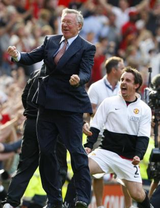 Neville vil ikke h�re snakk om Mourinho