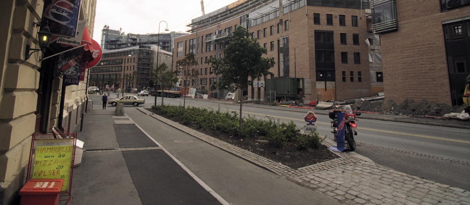 S�NDAGSTUR: 12-�ringen skal ha fylt bilen med barn og kj�rt av g�rde. Her i Munkedamsveien ved Aker Brygge ble han stoppet av politiet. ARKIVFOTO