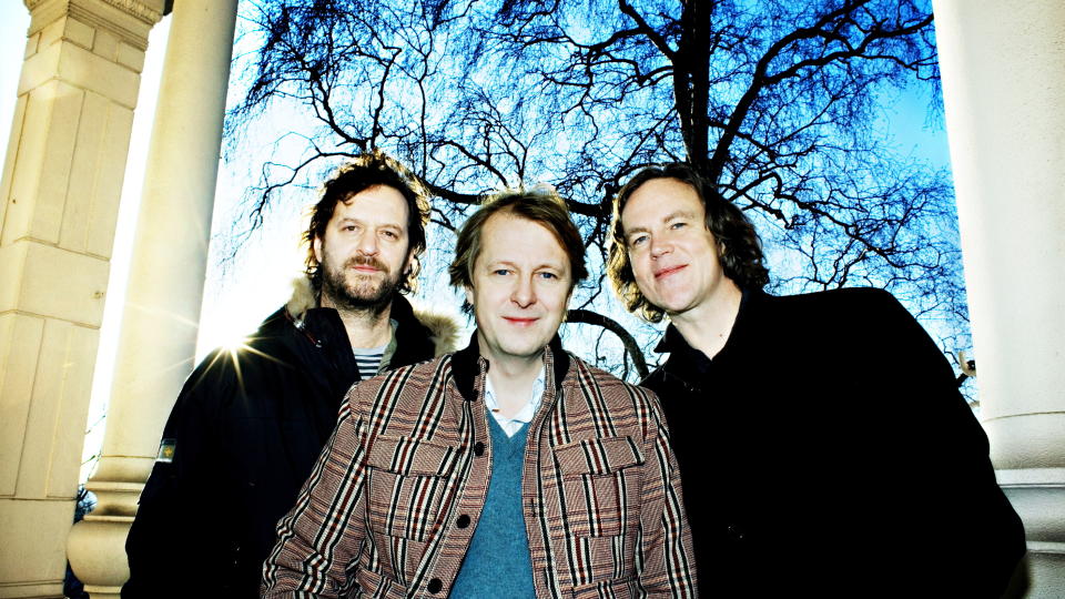 SUKSESS:Lars Lillo-Stenberg og de to andre deLillos'ene, Lars Lundevall og Lars Beckstr�m, gir Lillebj�rn Nilsen og hans legendariske gitarbok konkurranse. Professor tror det er duket for endring i markedet.  
Foto: Nina Hansen , Dagbladet
