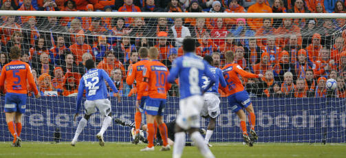 IKKE NOK: Da Mame Biram Diouf stanget inn 2-1 seks minutter ut i f�rste ekstraomgang, trodde nok mange at det skulle holde til � bli matchvinner, men AaFK slo tilbake enda en gang.Foto: Svein Ove Ekornesv�g / Scanpix