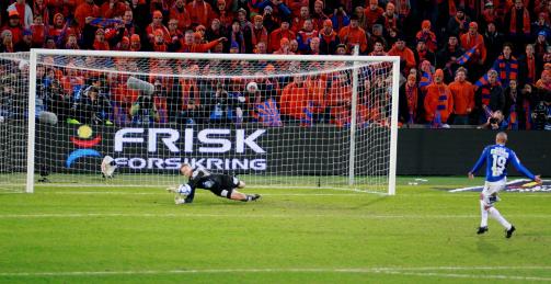 ULYKKSALIG MISS: Jose Mota fikk et mareritt av et innhopp da han b�de misbrukte en kjempemulighet p� stillingen 2-1 til Molde og sendte straffesparket rett i klypene p� Anders Lindegaard.Foto: Eirik Urke/Dagbladet