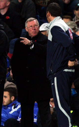 MISFORN�YD Sir Alex Ferguson fant mye galt ved d�mmingen da Chelsea scoret det avgj�rende m�let i kampen.Foto: SCANPIX/AP/Tom Hevezi