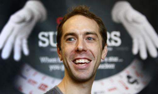 REGISS�R; Chris Atkins vil vise hvordan verdighet, sannhet og til og med loven blir kastet ut av vinduet i jakten p� kjendisstatus og kjendiskultur.