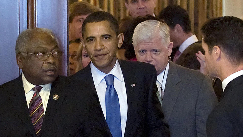 F�RSTE HINDER: Barack Obama fikk st�tte i Representantenes hus for sin helsereform. Next up: Senatet. Foto: AFP