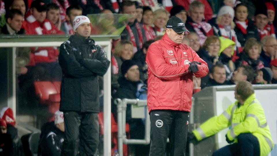 NABODUELL: Mye nedtrykte folk bak Tom Freddy Aune og Tom Nordlie sist fredag, men Fredrikstad-folket har forel�pig gjort jobben i Klubben i mitt hjerte.
Foto: Linn Cathrin Olsen / SCANPIX .